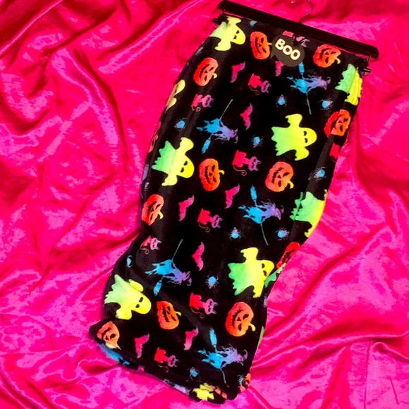 Hot Topic Accessories - Spooky Blanket ✨🎃💚